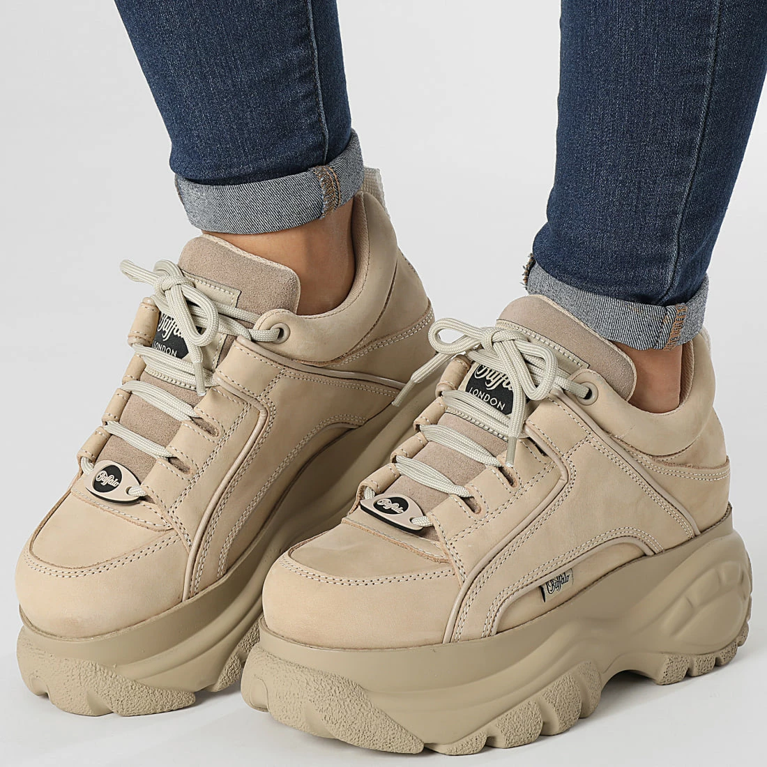 Remise 🧨 Baskets Femme Classic Low 1339-14 Nubuck Leather Cream de Classic Series 🌟 2 Remise 🧨 Baskets Femme Classic Low 1339-14 Nubuck Leather Cream de Classic Series 🌟