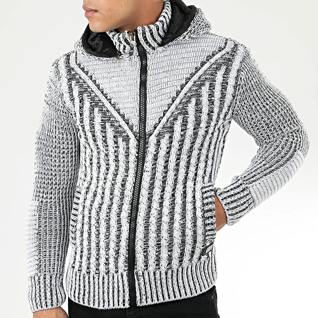 Promo 💯 Gilet Zippé Capuche 1015 Blanc Noir de Classic Series ✨ 5 Promo 💯 Gilet Zippé Capuche 1015 Blanc Noir de Classic Series ✨ – Image 3
