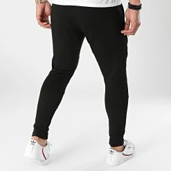 Les meilleures critiques de 😍 Pantalon Jogging G-2750 Noir de Classic Series 🤩 -Classic Series Soldes classic series 266423 G 2750 BLACK 20210521T141018 04