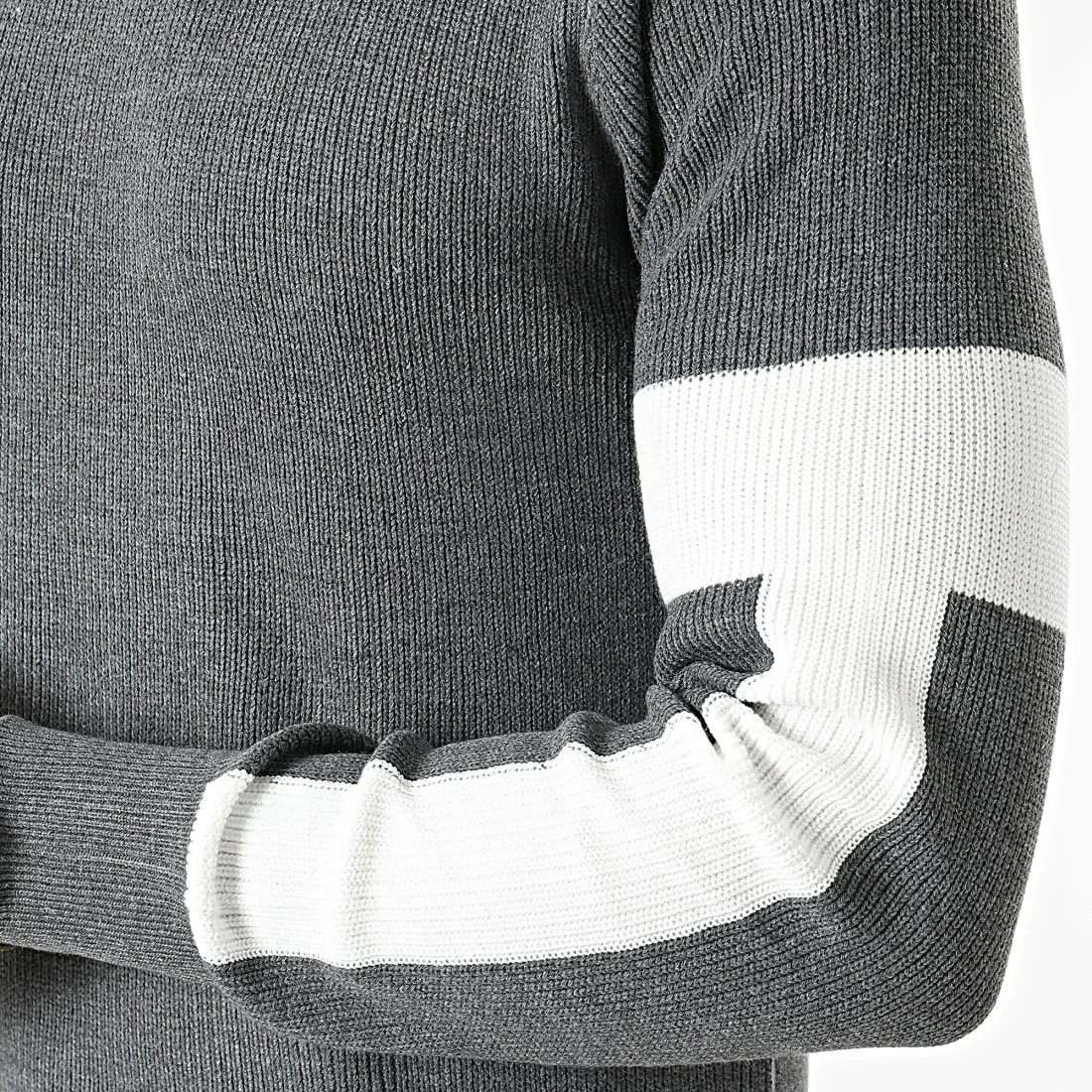 Promo 😉 Pull G1909 Gris Blanc de Classic Series 💯 4 Promo 😉 Pull G1909 Gris Blanc de Classic Series 💯 – Image 2