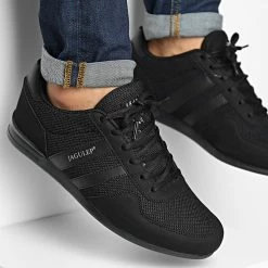 Tout neuf ✔️ Baskets 2202 Black de Classic Series ✨