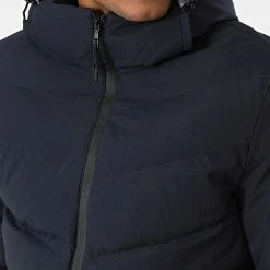 Sortie 🎉 Doudoune Capuche 9336 Bleu Marine de Classic Series 👏 7 Sortie 🎉 Doudoune Capuche 9336 Bleu Marine de Classic Series 👏 -Classic Series Soldes classic series 338343 9336 2 NAVY 20220928T155058 02