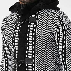 Offres ⭐ Gilet Zippé Capuche 3007 Noir Blanc de Classic Series 🥰 7 Offres ⭐ Gilet Zippé Capuche 3007 Noir Blanc de Classic Series 🥰 -Classic Series Soldes classic series 342656 3007 BLACK WHITE 20221007T155544 02