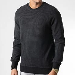 Offres 👏 Sweat Crewneck 7903 Noir de Classic Series 🔥 -Classic Series Soldes classic series 344497 7903 001 20221024T155116 03