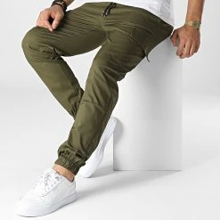 Vente flash ✔️ Pantalon Cargo ZA52 Vert Kaki de Classic Series 🛒 -Classic Series Soldes classic series 345061 ZA52 OLIVE 20221031T161359 03